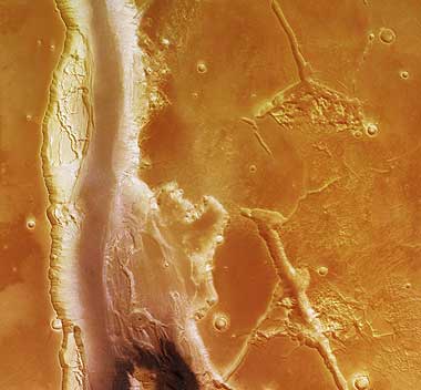  Mars Express acquires spectacular views of chaotic terrain on Red Planet