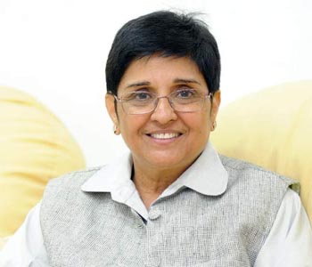 Kiran Bedi Wishes Poonam Pandey To Become Member Of Team Anna
