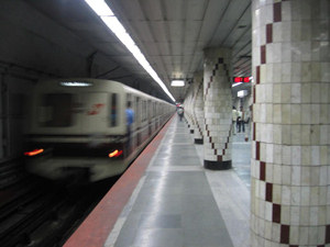 Man kills himself by jumping in front of Kolkata metro train