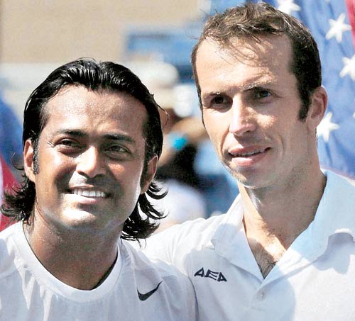 Paes-Stepanek stun Bryans, enter US Open final