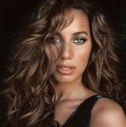 Leona Lewis' ''Run'' tops UK singles chart for second week running