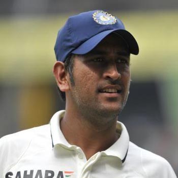 Dhoni opts to bat in dead rubber against Pakistan