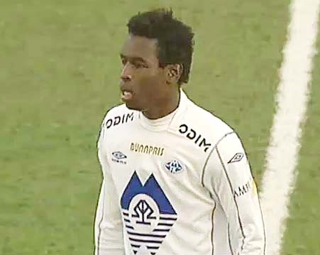 Man U signs up Senegalese striker Diouf