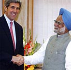 Senator Kerry meets Manmohan Singh, discusses Mumbai attacks