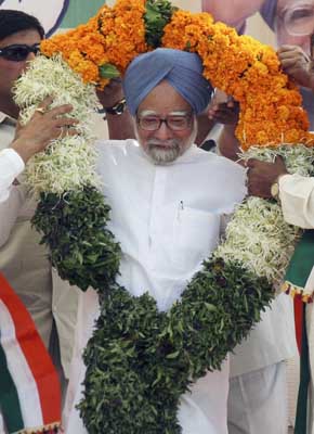 Election Commission gives clean chit to Manmohan Singh