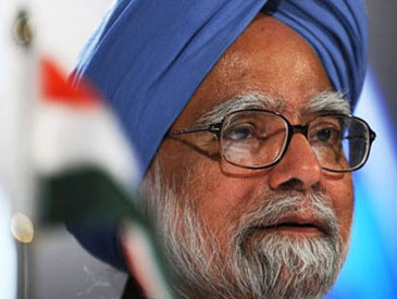 PM Manmohan Singh applauds ISRO scientists on success of 100th space mission 