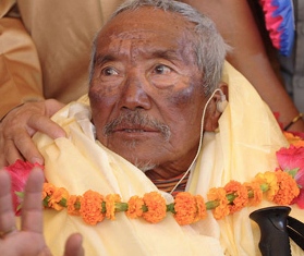 76-year-old Nepalese man is world’s oldest Mt. Everest climber