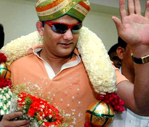 Lift Azhar cricket ban, Cong MPs urge