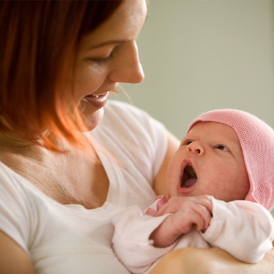 Mom-voice-triggers-newborn