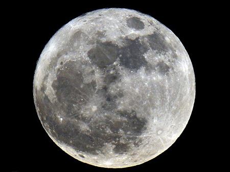 Use mouse to explore this gigantic moon image