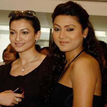 Khan sisters oppose caged animals in zoos