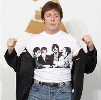 Macca pays tribute to late wife at Coachella fest