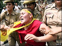 Police detain Tibetans demanding freedom from China