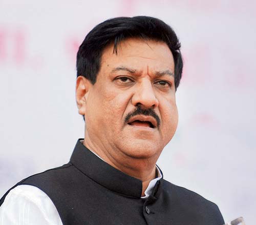 CM Prithviraj Chavan meeting PM Manmohan Singh to discuss CRZ map issue