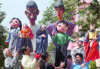Puppeteers on World Puppetry Day enthrall people of Tripura