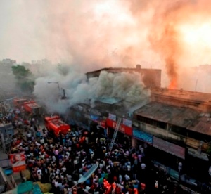 Raging fire engulfs slum in West Bengal