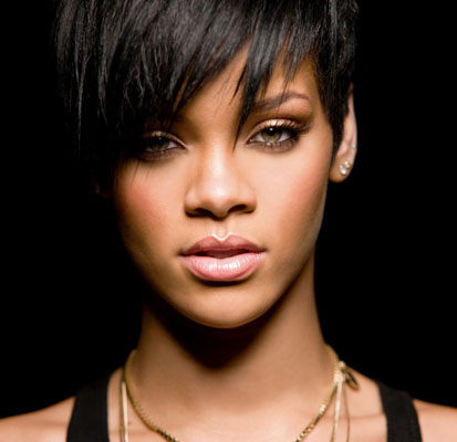 Rihanna gets restraining order against intruder