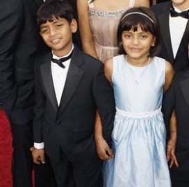 'Slumdog Millionaire' kid leaves slum for school