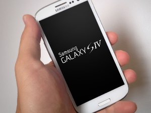 Details of new Samsung Galaxy S IV leaked ''weeks before launch'' 