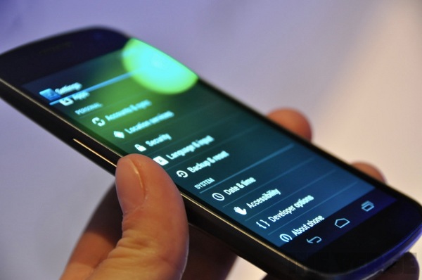 Samsung releases Galaxy Nexus smartphone 