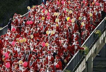 14,000 Portuguese ‘break’ world record for largest gathering of Santa Clauses