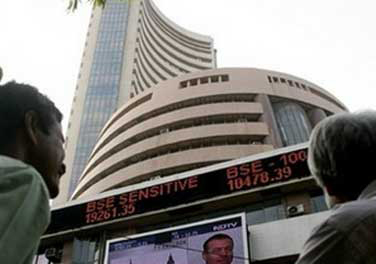 Sensex ends above 25K mark for the 1st time, Nifty at new high