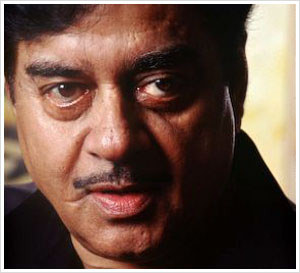 Shatrughan Sinha gets rid of moustache for 'Rakta Charitra