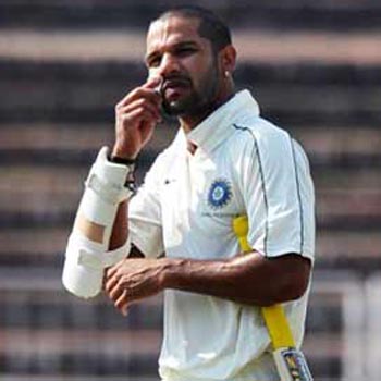 Dhawan, Ishant put India ahead in second Test 