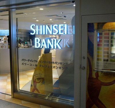 Shinsei shares plunge after the indefinite postpone of the Aozora deal