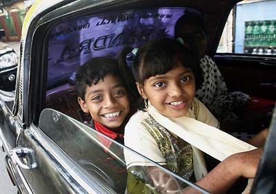 ''Slumdog Millionaire'' kids visit Shirdi