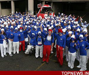 2,510 Brit students set new world record for most people dressed as Smurfs