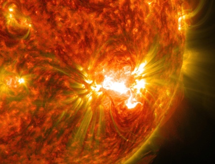 NASA observes return of giant sunspot producing mid-level flare