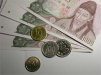 South Korea keeps key interest rate unchanged at 2 per cent 