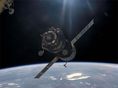 New crew arrives at space station just in time for Christmas