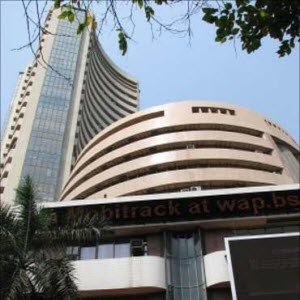 Indian Markets Trade Lower; Tata Motors Downgraded, HUL Touches 52-week High