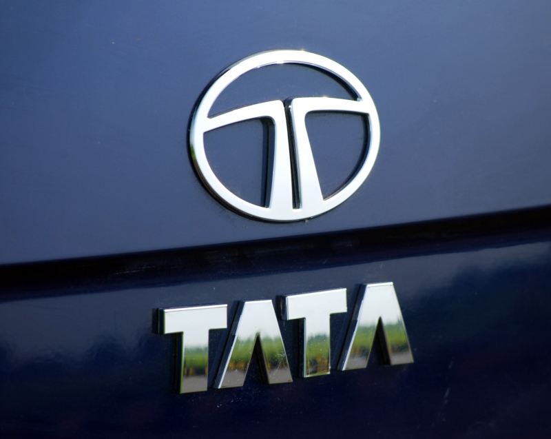 Tata motors joins hands with IndusInd Bank 