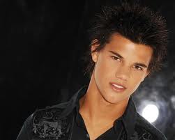 Taylor Lautner Spotted With His 'Abduction' Co-Star