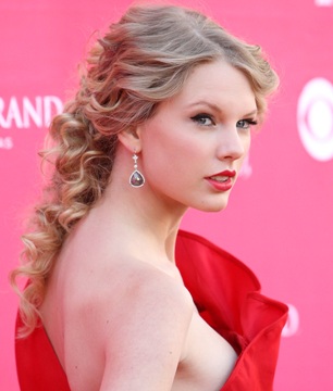 Taylor Swift mind preoccupied with new song