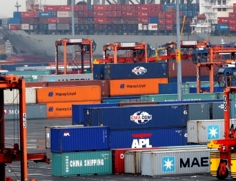 US trade deficit rises to $45 billion in May