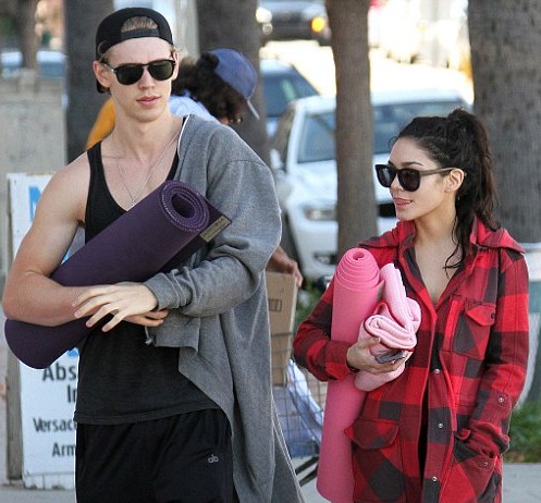 Vanessa-Hudgens-Austin-Butler.