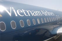 Vietnam Airlines to sue passenger for opening emergency door