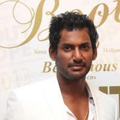 Vishal celebrates birthday on 'Pandianadu' sets