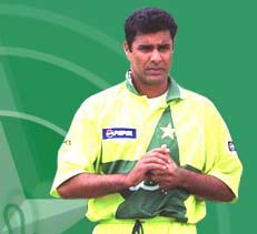 Waqar says Pak pace attack ‘too inexperienced’ for international cricket