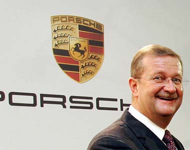 Porsche chief Wiedeking steps down
