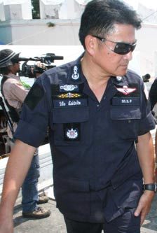 Bangkok shopping center explosion hurt trash picker badly 