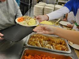 ‘Working poor’ queue up for Thanksgiving dinner