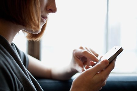 Your-smartphone-giving-you-wrinkles