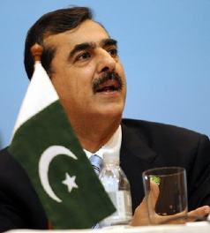 ''Boss’ Zardari forces Gilani to delay trimming cabinet