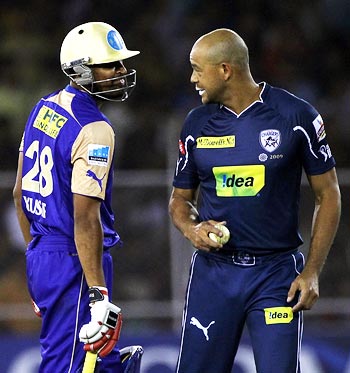 Yusuf-Pathan-Andrew-Symonds