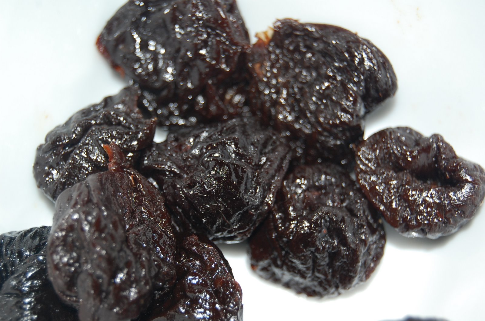  Eating dried plums can help prevent fractures and osteoporosis